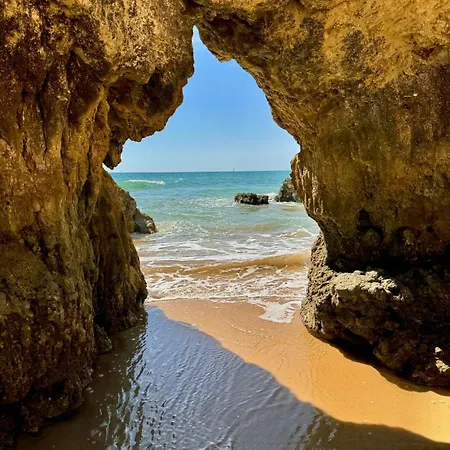 Blue Rocha - Front & Seaview بورتيماو