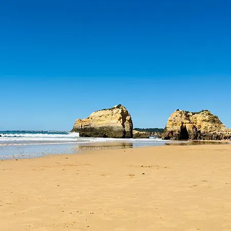 Blue Rocha - Front & Seaview بورتيماو