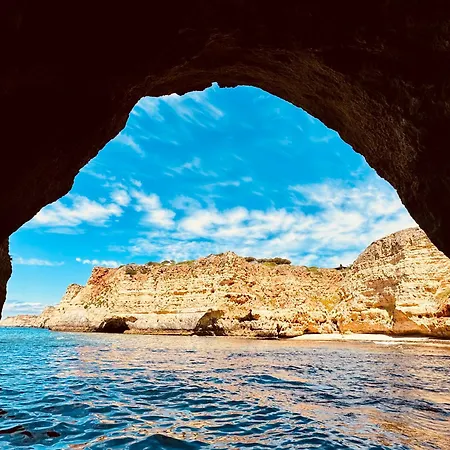 Blue Rocha - Front & Seaview بورتيماو
